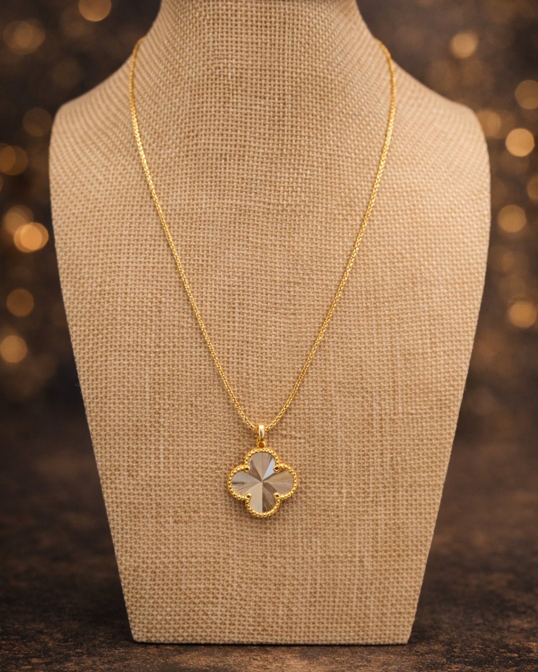 Cadena trébol con relieve